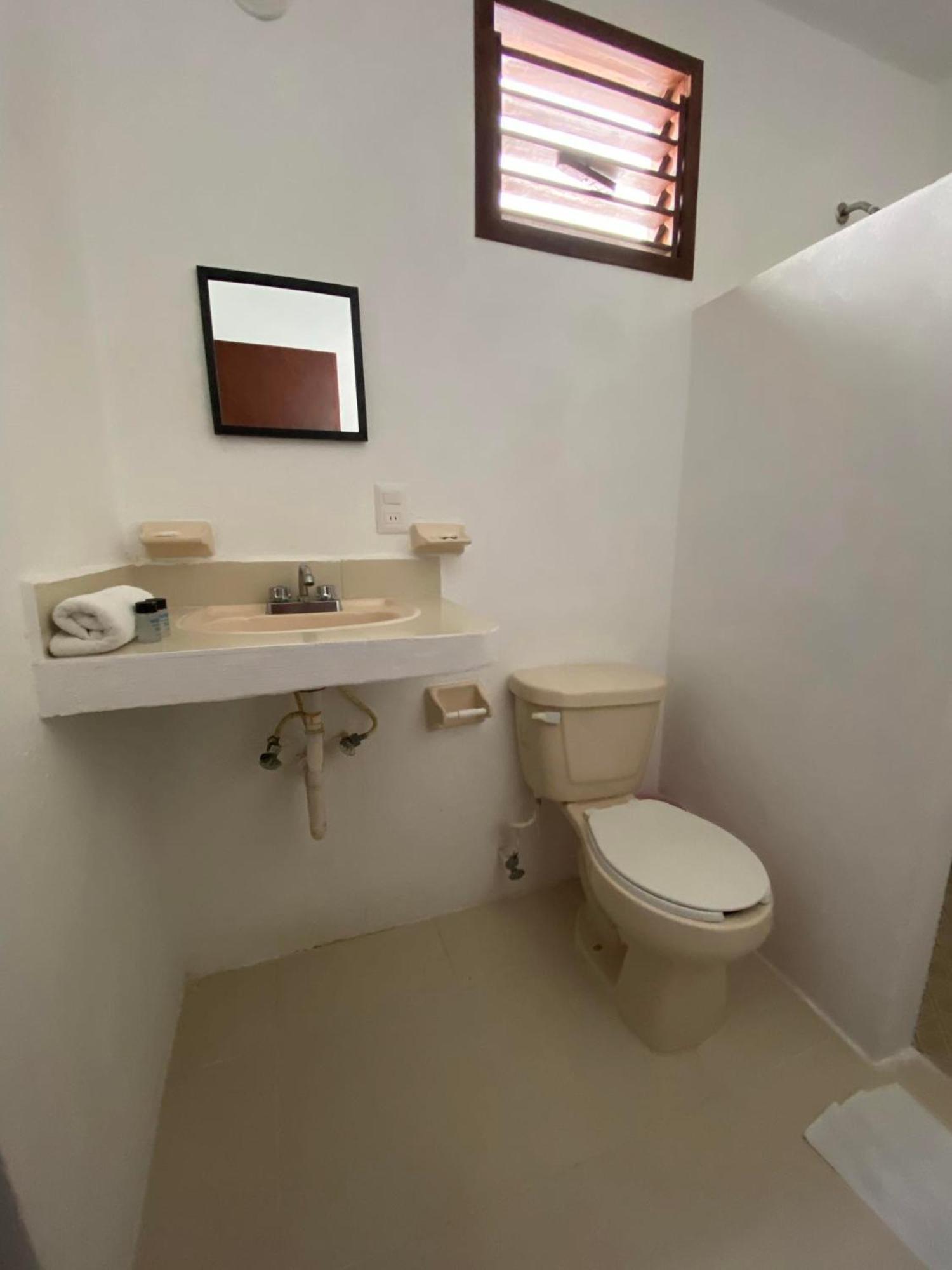 Casa Victor Avila 홀박스아일랜드 외부 사진