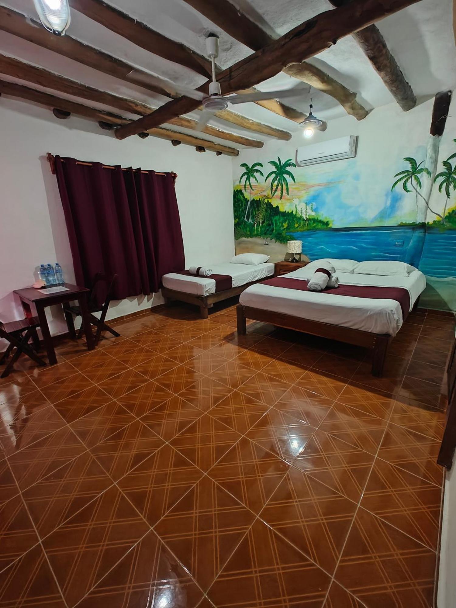 Casa Victor Avila 홀박스아일랜드 외부 사진